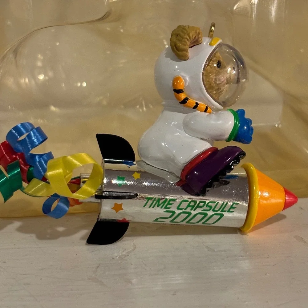 Carlton Cards Heirloom Ornament 2000 Astronaut Bear Rocket Time Capsule CXOR-304